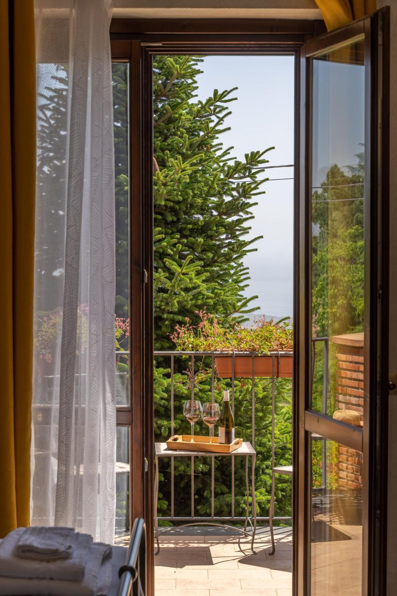 Etna Sunshine Rent Rooms Puntalazzo Eksteriør bilde